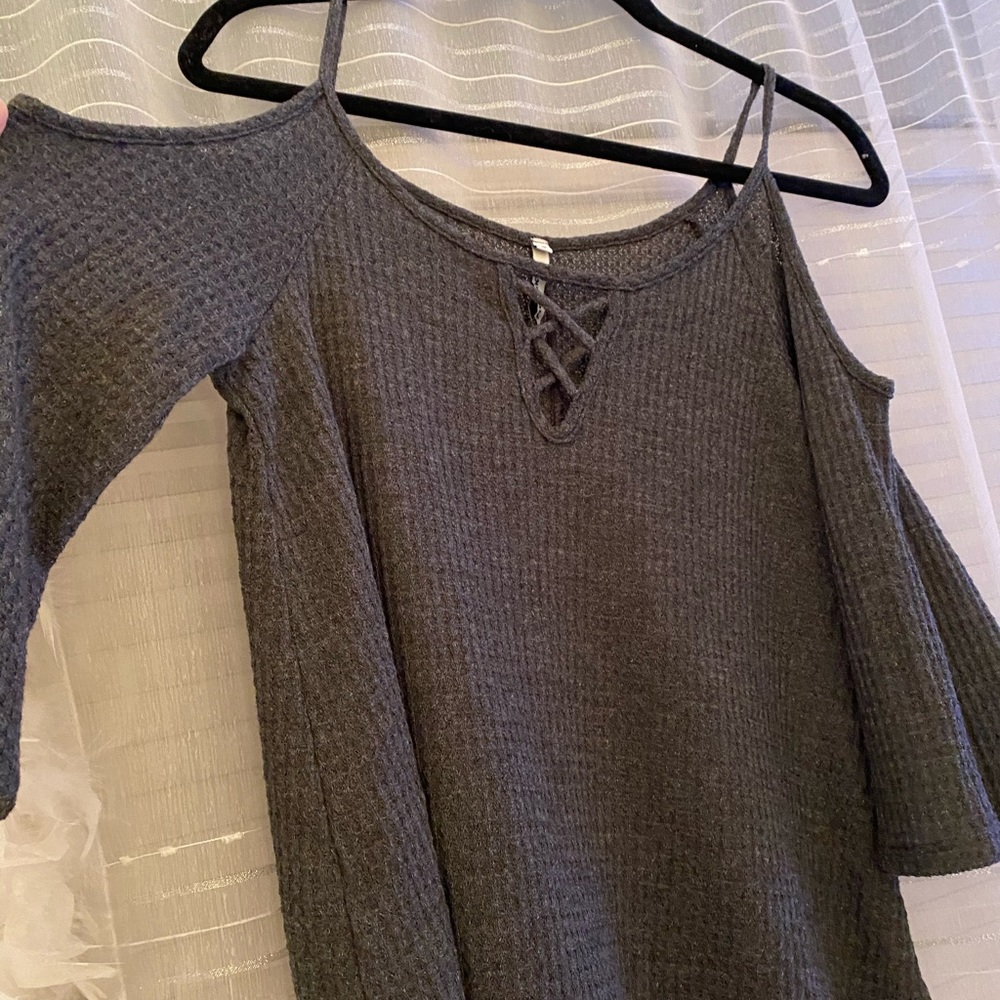 3/4 sleeve cold shoulder top